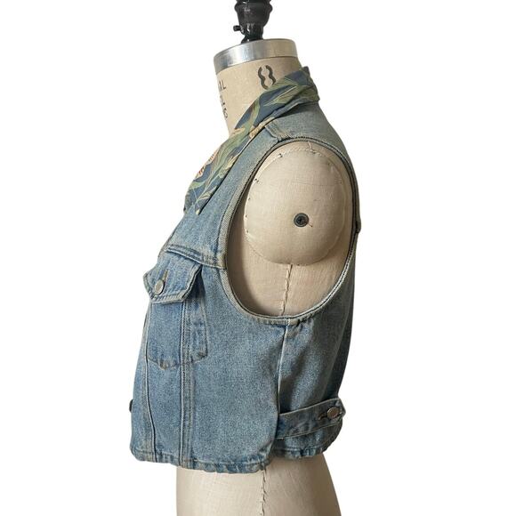 Moda Intl Denim Cropped Western Vest w/ Floral Lining Size Small - Picture 2 of 6